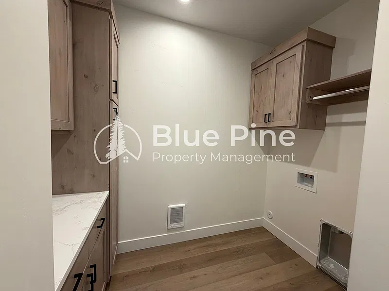 3 bed, 2.0 bath, 1796 sqft, $1,600 — Photo 4