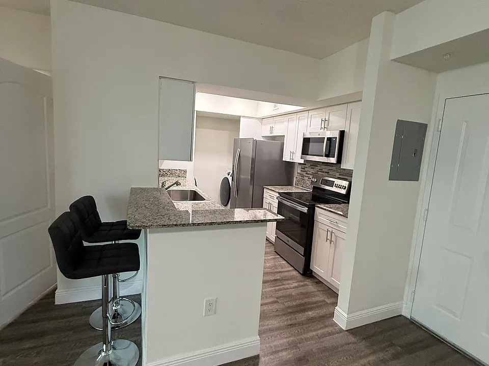 817 Sunny Isles Blvd