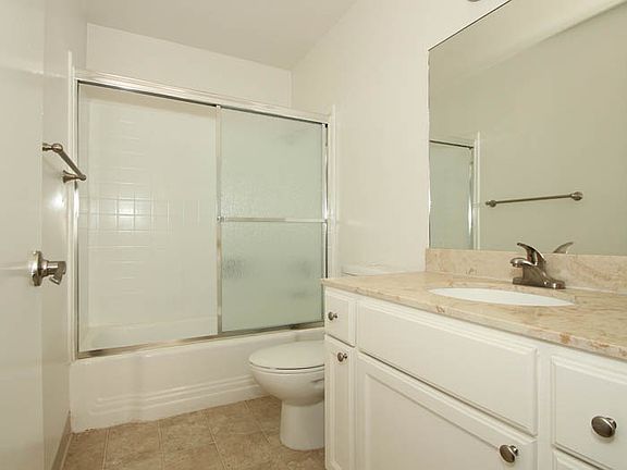 3rd image of 220 Palo Alto Ave APT 201