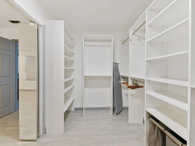 716 Clarence Dr — Photo 10