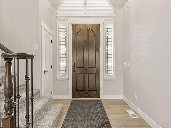 3rd image of 1009 S Laurie Ln