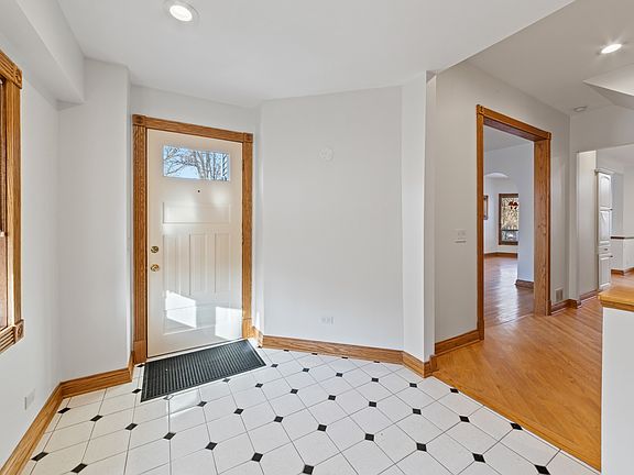 4th image of 3857 N Hermitage Ave