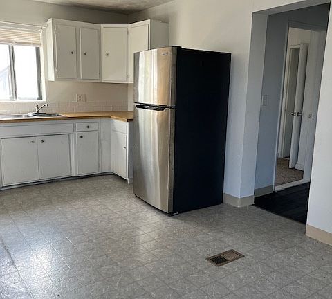 4th image of 215 W Broadway Ave #B