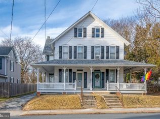 19 W Cottage Ave, Millersville, PA 17551