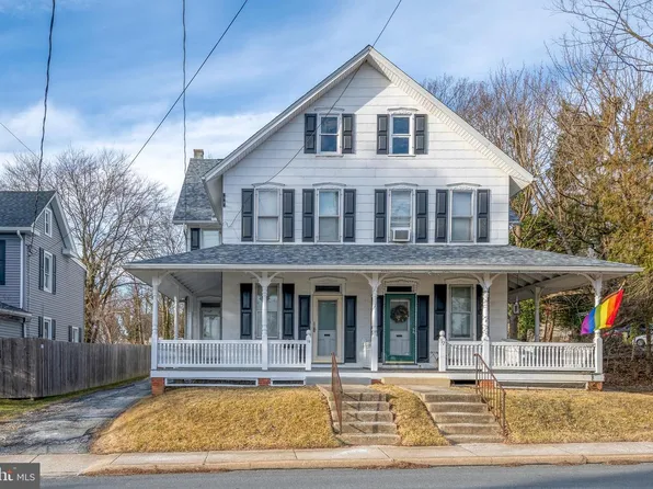 19 W Cottage Ave, Millersville, PA 17551