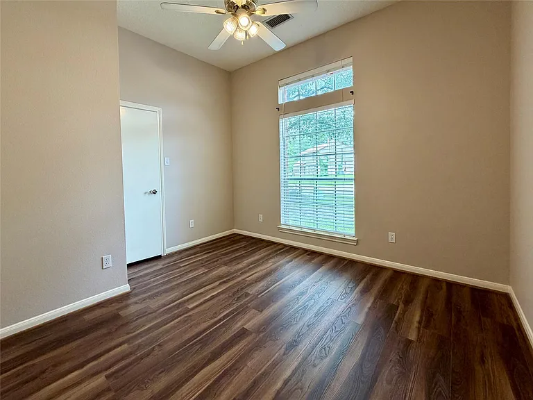4006 Hunnington Dr — Photo 18