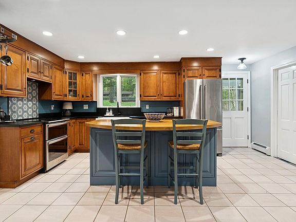 5th image of 12 Hemlock Road