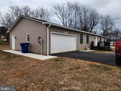 235 Hickory Dr
