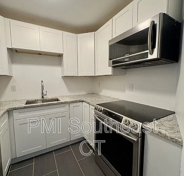 4 Coggswell St #17 — Photo 8