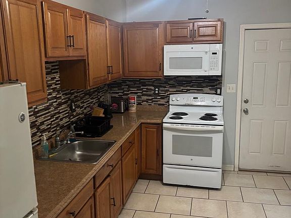 4th image of 434 Queen St