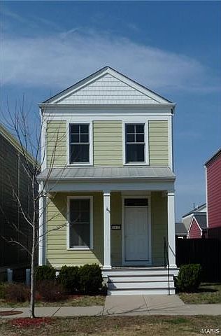 Live in New Town-2 beds, 4 baths, finished lower level, 2 car garage!