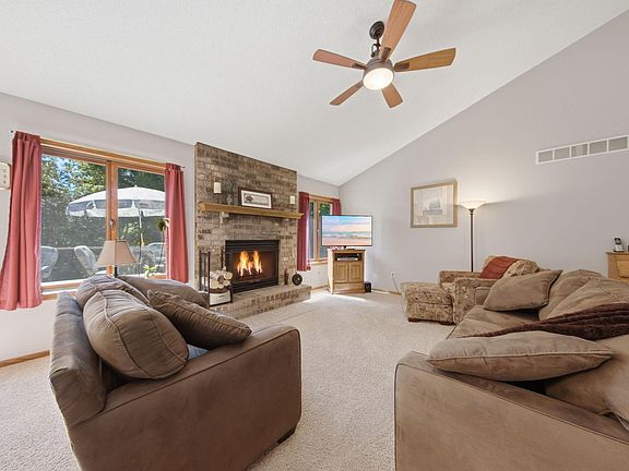 4th image of 650 Bridle Ridge Rd