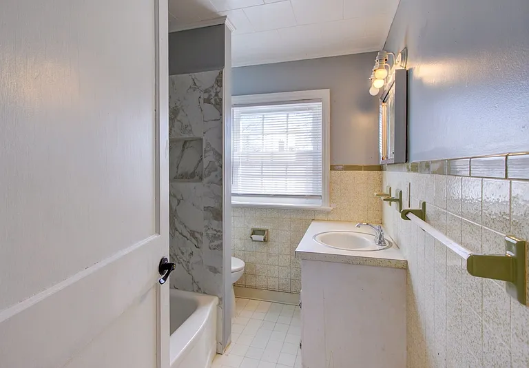 824 Wabank St — Photo 16