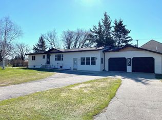 204 James St, Badger, MN 56714