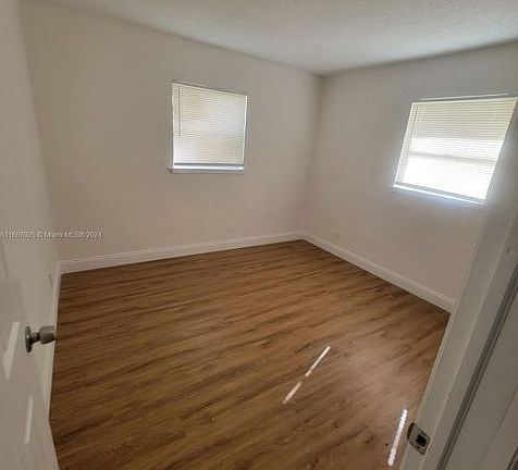 5th image of 1804 NW 15th Ct
