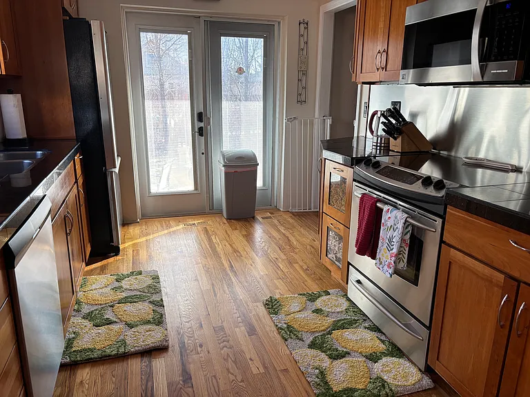 W 39th Ave — Photo 10