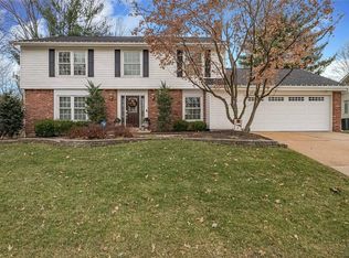 15476 Country Ridge Dr, Chesterfield, MO 63017
