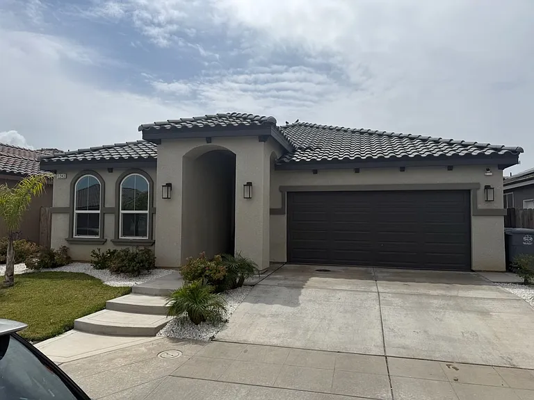 1243 Bristlecone Dr — Photo 2