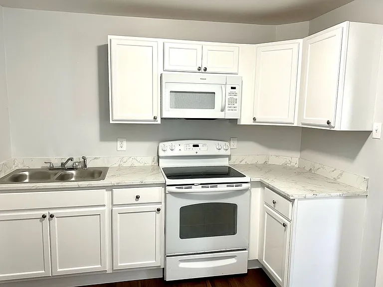 812 Lamont St — Photo 3