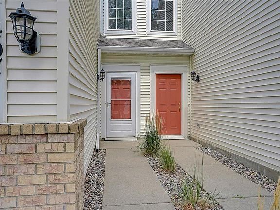 3rd image of 1407 Yorkshire Ln