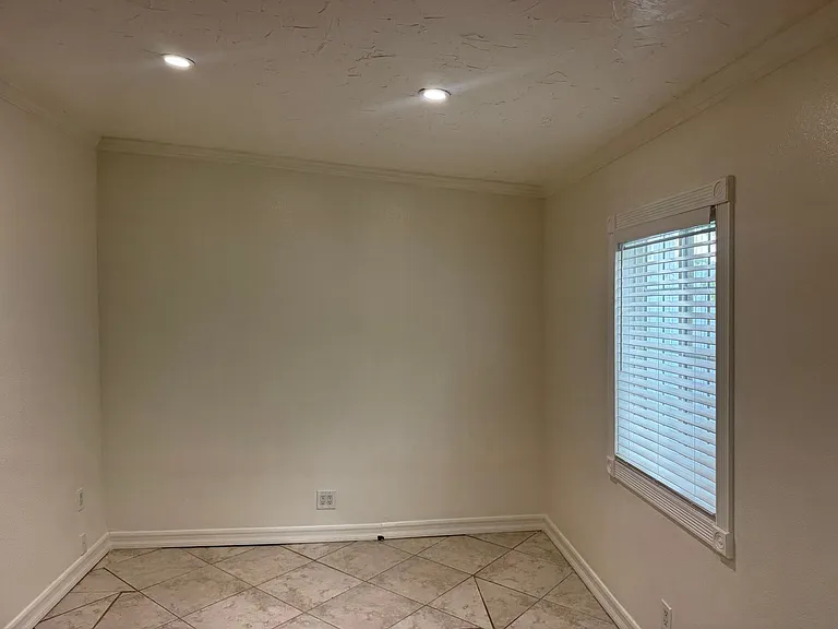 7925 Reading Ave — Photo 11
