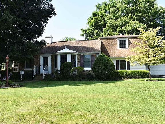 3rd image of 10 Riverdale Ct