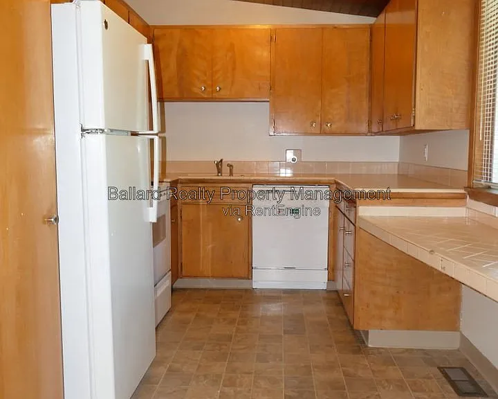 1802 NW 89th St — Photo 6