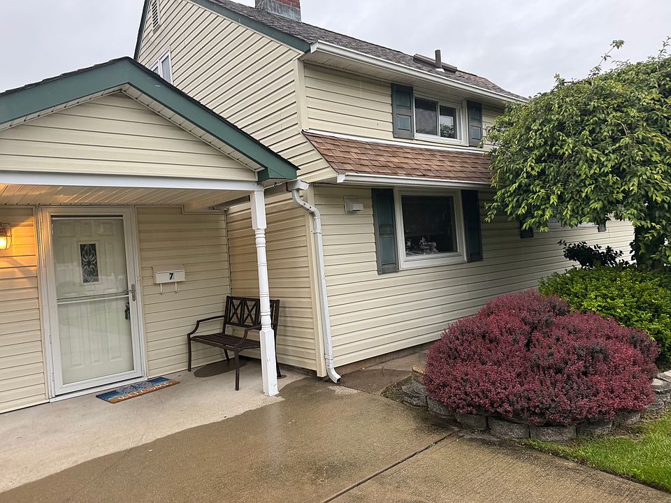 1st image of 7 Straw Ln