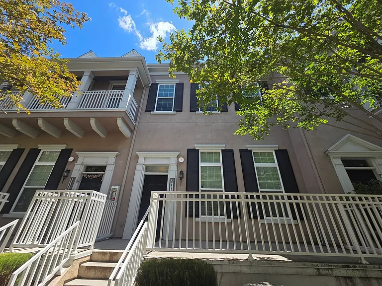3727 Whitworth Dr — Photo 1