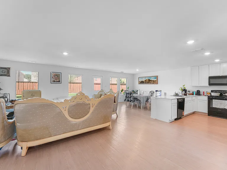204 Ashbrook St — Photo 10