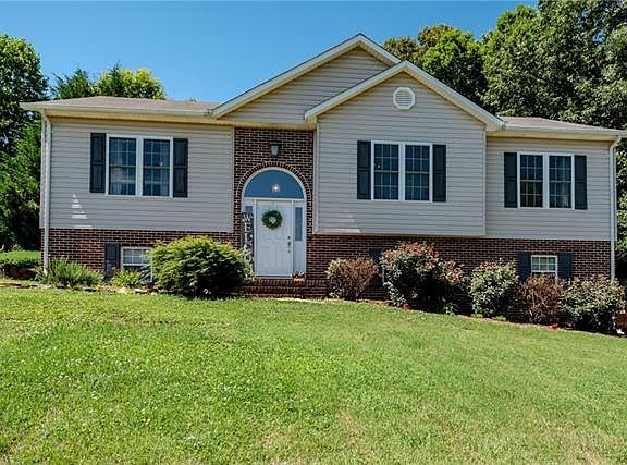 2nd image of 113 Cypress Ln
