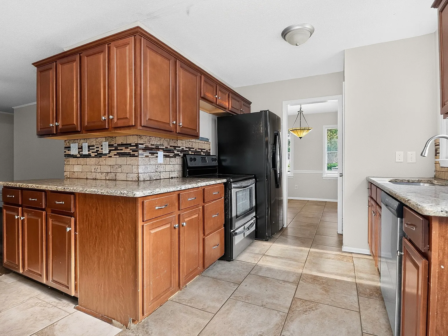 3 bed, 1639 sqft, $2,300 — Photo 3