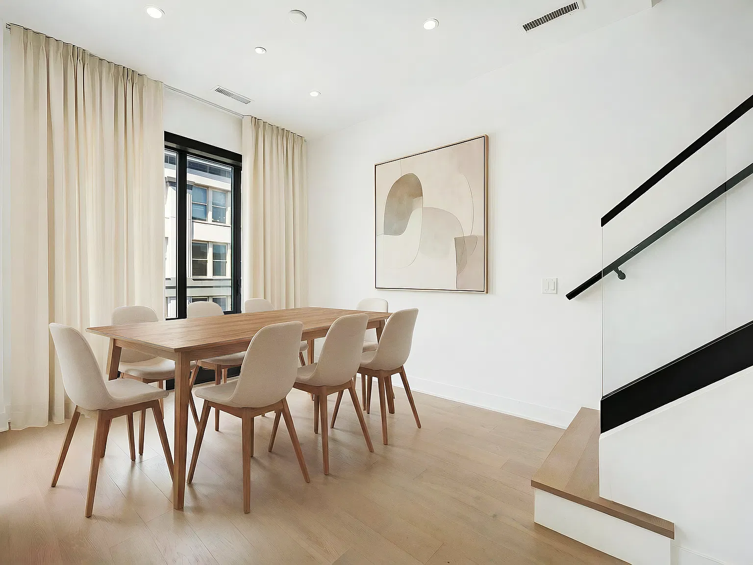 4 bed, 3157 sqft, $10,000 — Photo 4