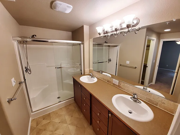 899 N Pointe Dr NW — Photo 11