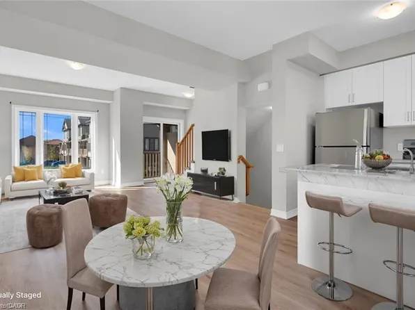 19 Picardy Dr #5, Hamilton, ON L8J 2T3