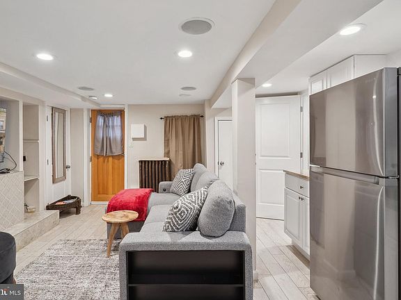 5th image of 1029 G St NE