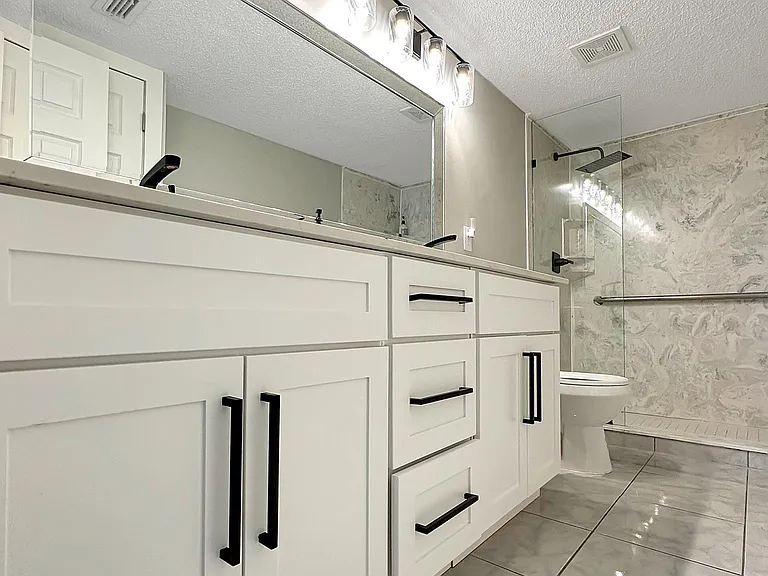 Master bathroom, double vanity, walk in shower.