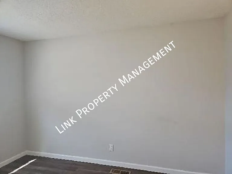 1640 Keeble St — Photo 8