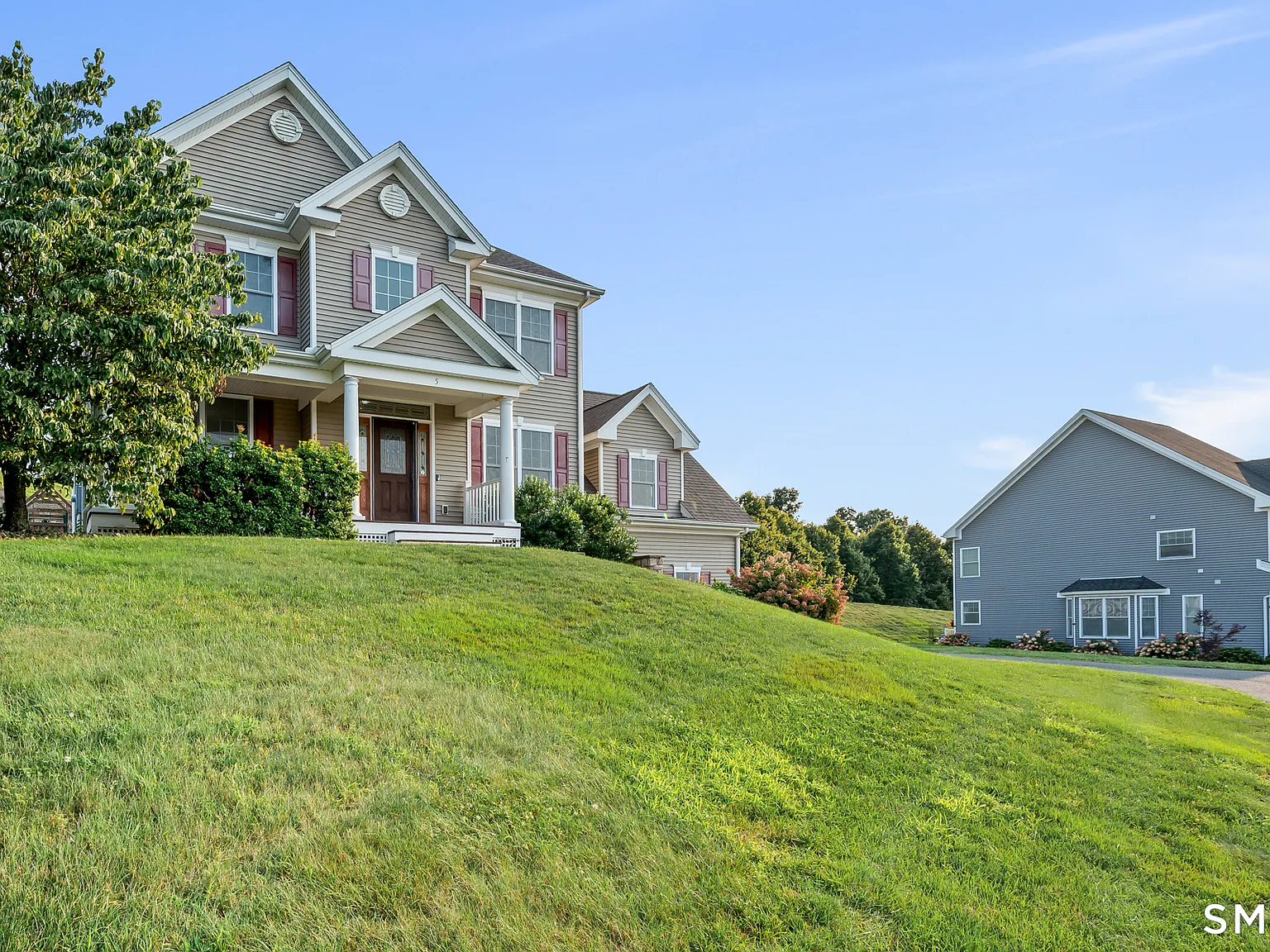 4 bed, 2.5 bath, 2564 sqft, $4,000 — Photo 3