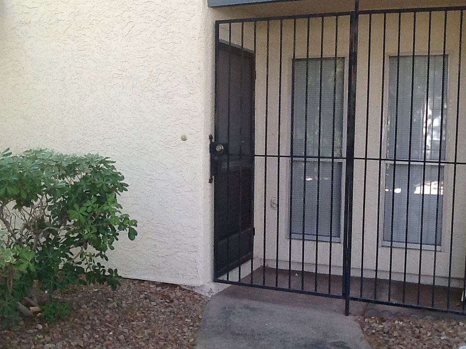 1st image of 565 Sellers Pl