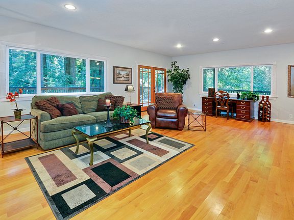 2nd image of 3093 Glenwood Dr