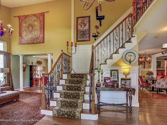 3rd image of 2359 Forest Cir