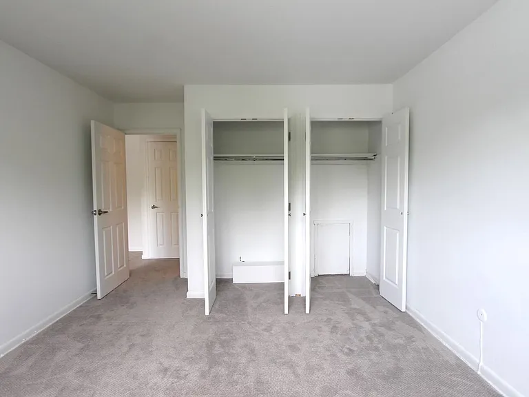 West Walnut Lane Apartments — Photo 27