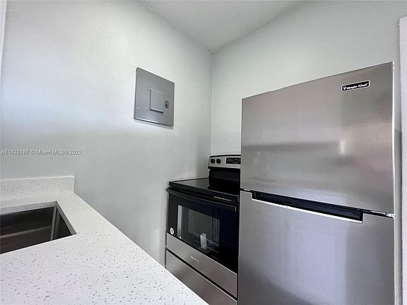 5th image of 2901 NW 18th St APT 38
