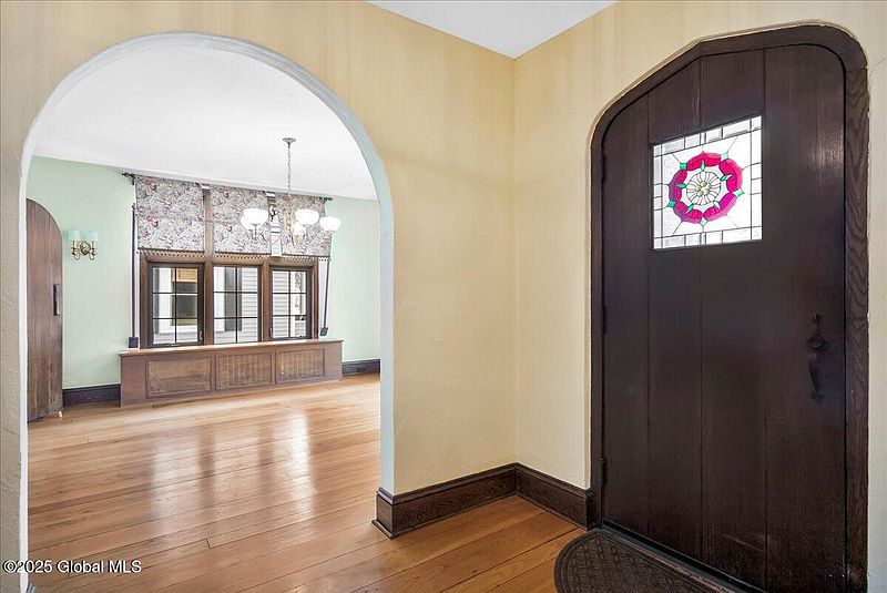 5th image of 43 Lincoln Avenue