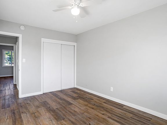 5th image of 4926 Iroquois Ave