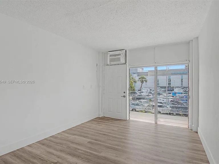 1685 Jefferson Ave #15 — Photo 4