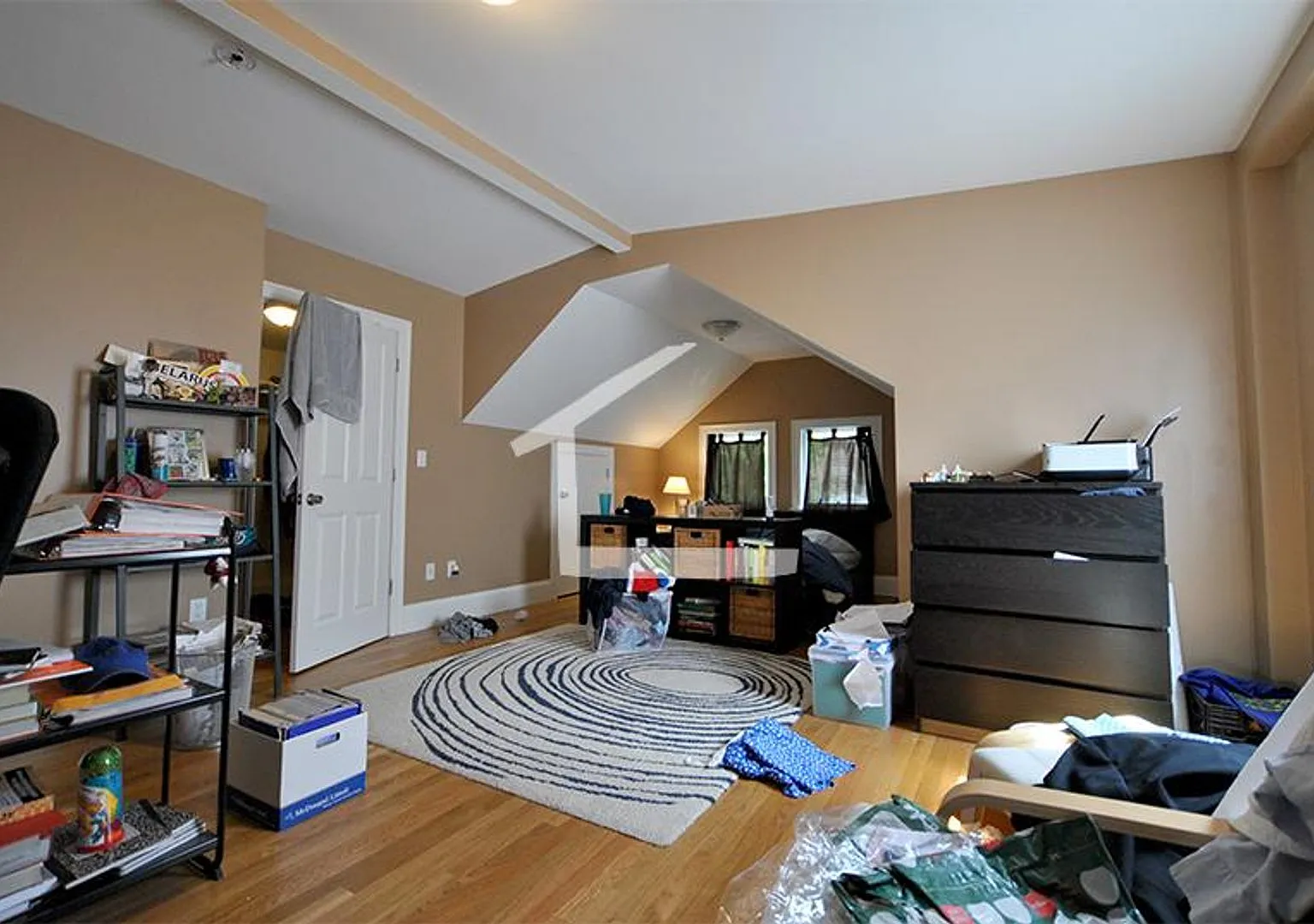 Charming 5 Bedroom — Photo 2