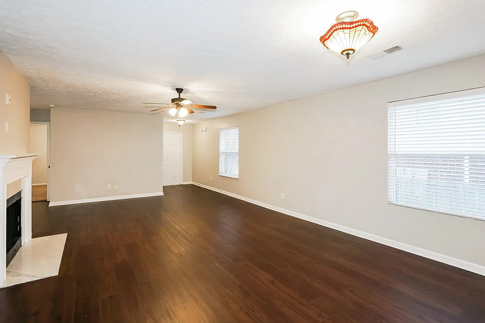 3 bed, 2.0 bath, 1656 sqft, $2,590 — Photo 4