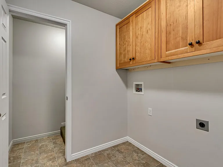 1643 W Wynview Ln — Photo 16